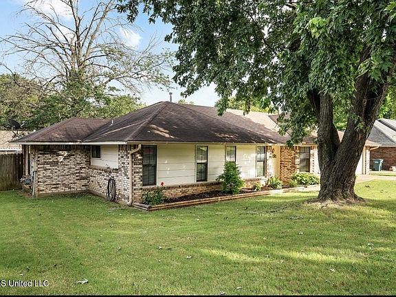 3rd image of 8156 Autumn Woods Dr N