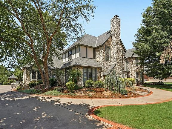 2nd image of 425 Country Club Dr