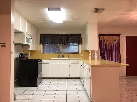 4th image of 3302 Chestershire Dr