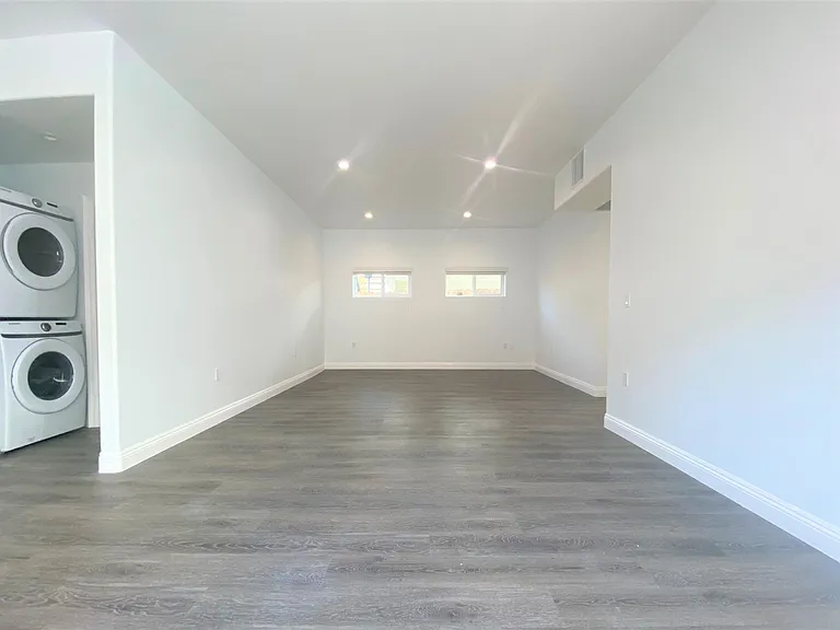 428 N Harvard Blvd — Photo 5
