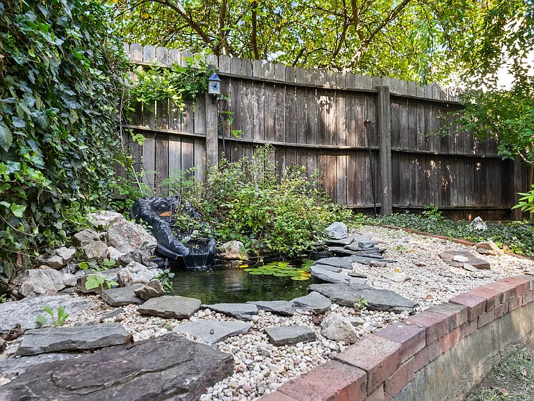 209 N Washington St — Photo 127