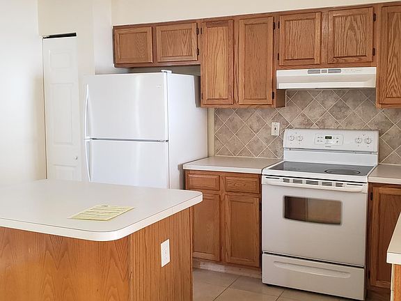 3rd image of 415 Old Oak Pl #415