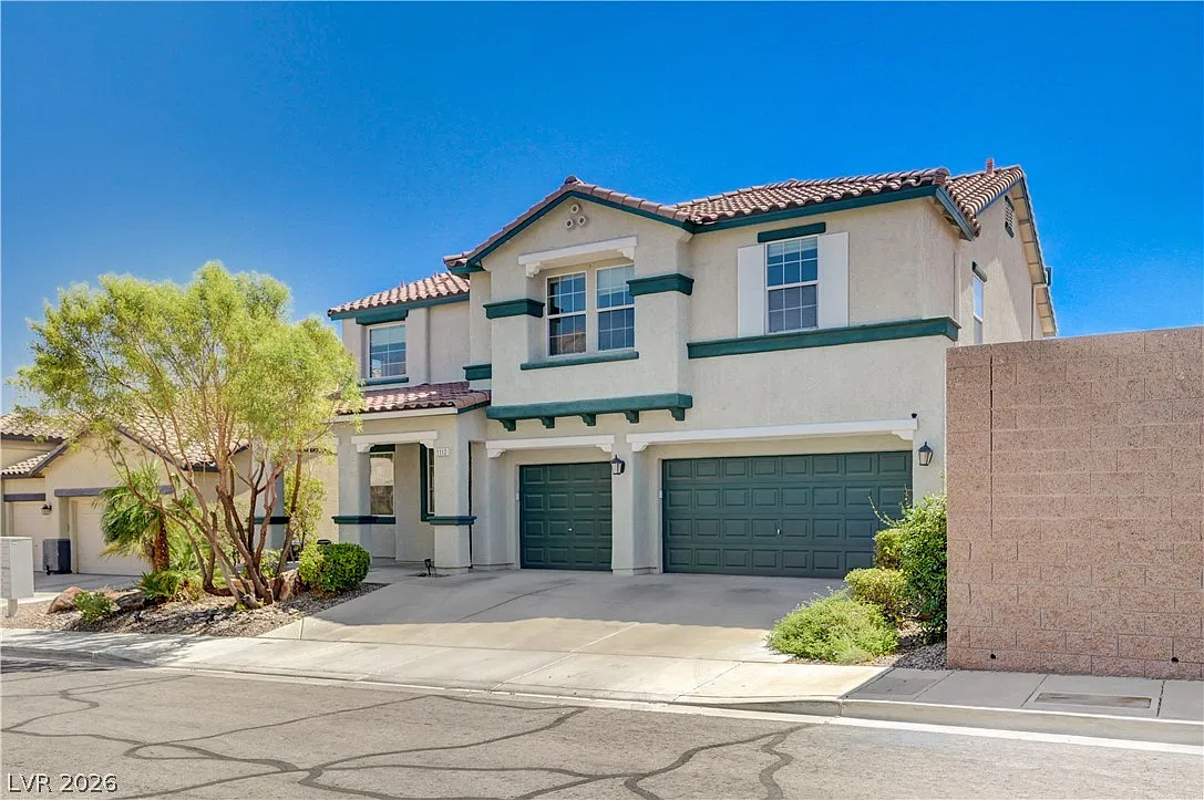 4 bed, 3.0 bath, 2985 sqft, $3,400 — Photo 2