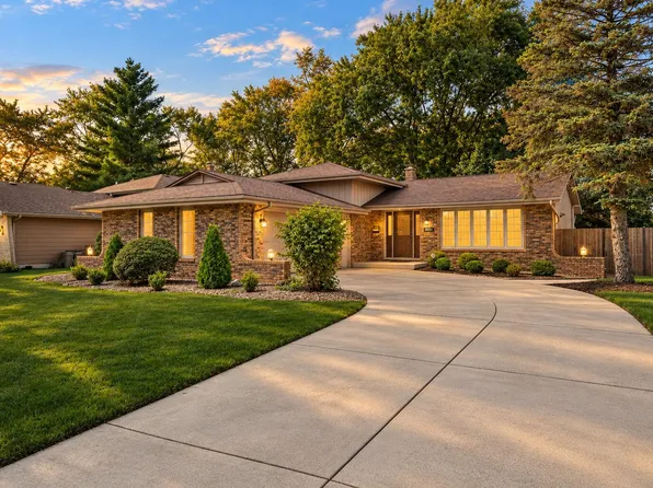 9436 Verbena Dr, Munster, IN 46321