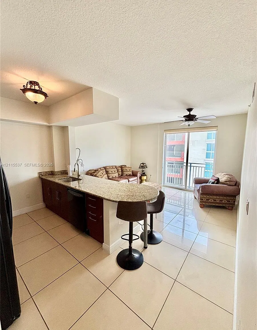Downtown Dadeland Condo N — Photo 3