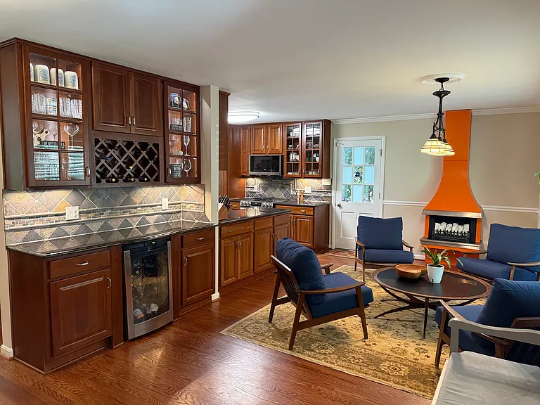 4143 Lenox Dr — Photo 2
