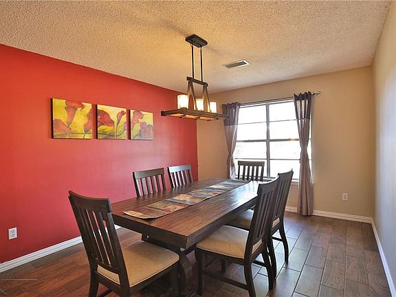 5th image of 2318 Greenbriar Dr