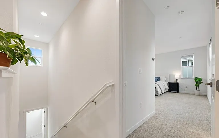 1747 Linden Ln — Photo 12