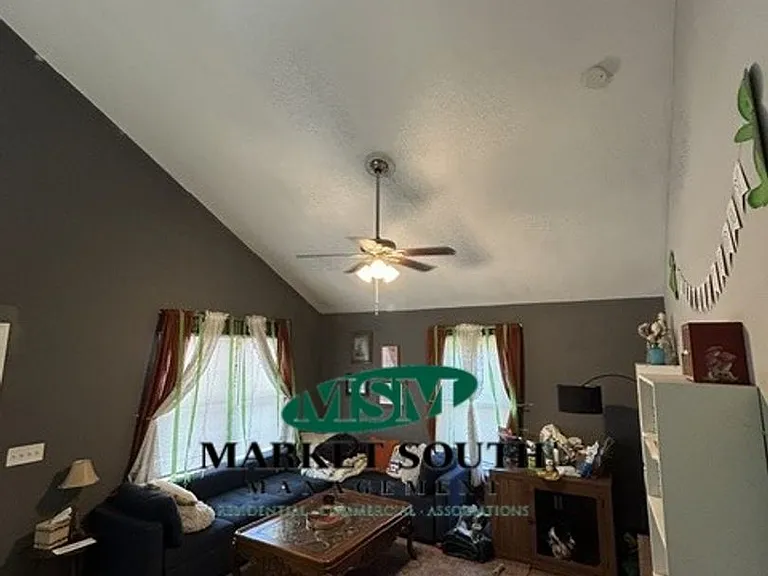 738 E Anderson St — Photo 6
