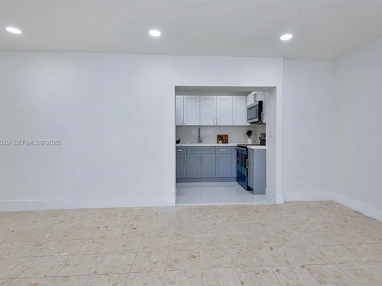 424 W 13th St — Photo 17