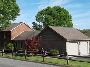 49927 McClure Rd, East Palestine, OH 44413