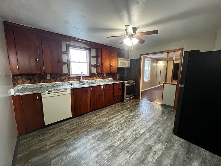 96 Arnold Pl #1 — Photo 8