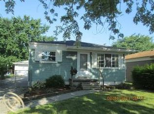 25009 Lovell St, Saint Clair Shores, MI 48080