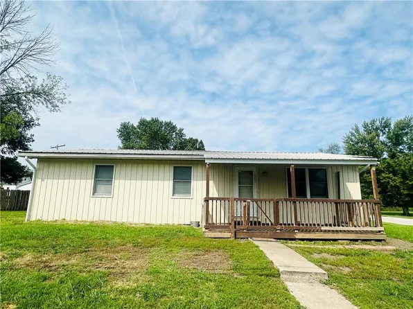 406 E Berry St, Hamilton, MO 64644