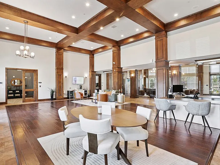 Leasing lobby