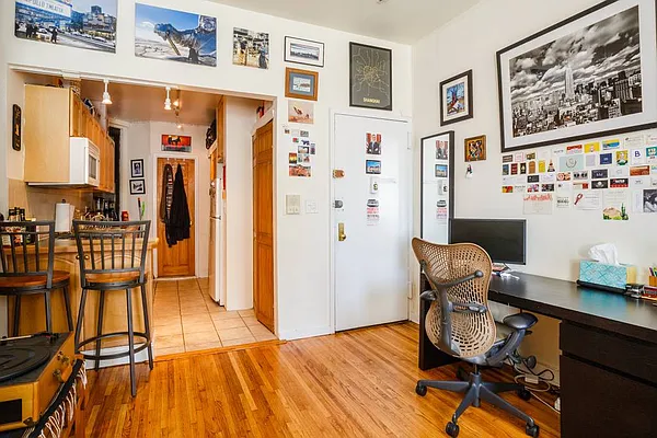 Rented by Wave Real Estate Group | media 18