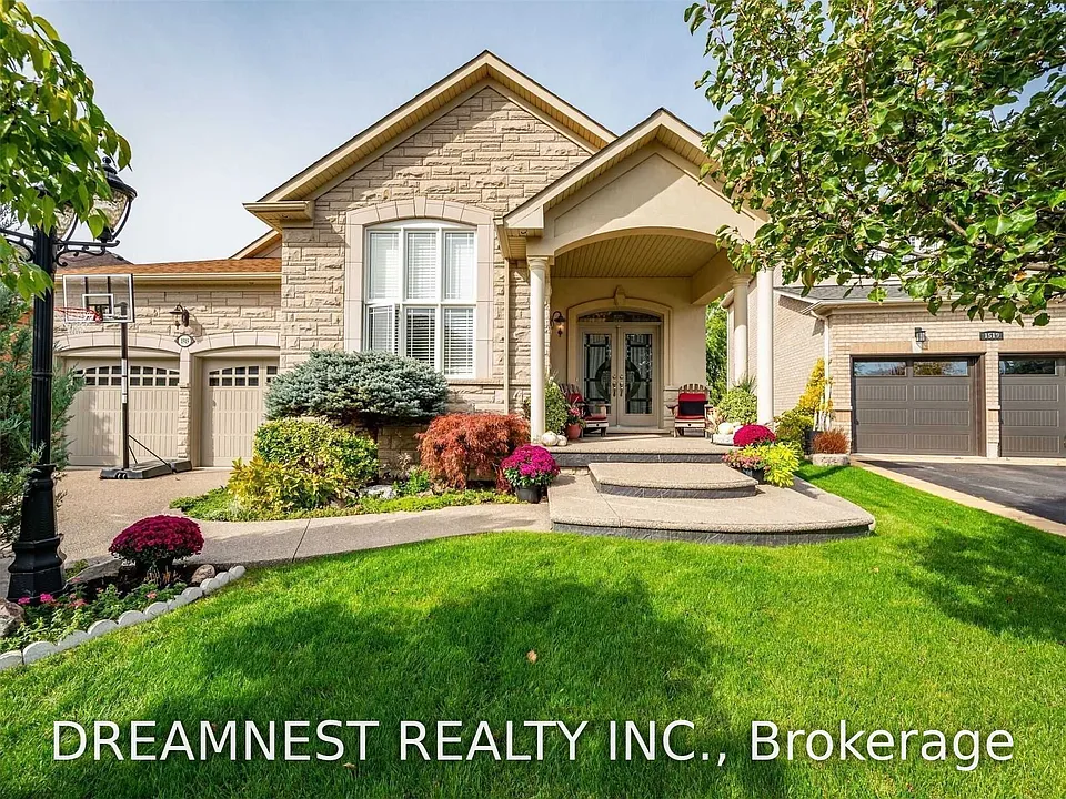 1515 Stewart Cres
