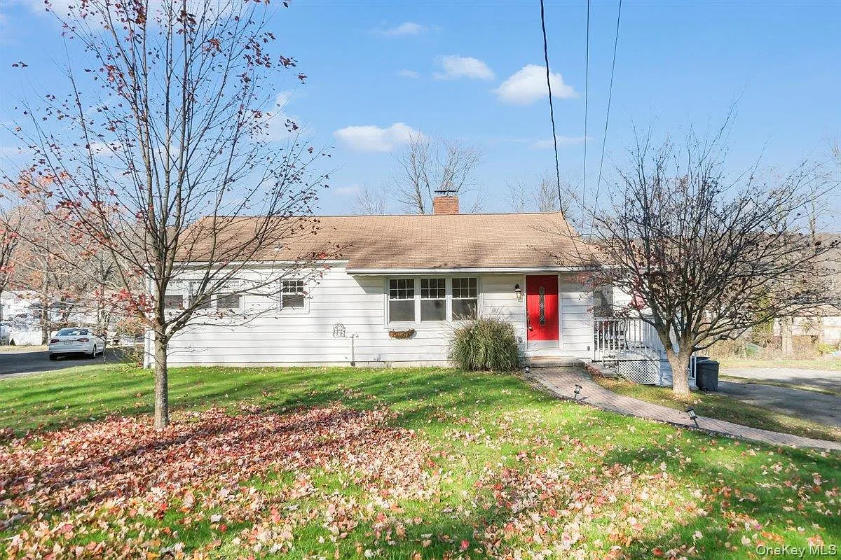3 bed, 1.5 bath, 1856 sqft, $3,400 — Photo 2