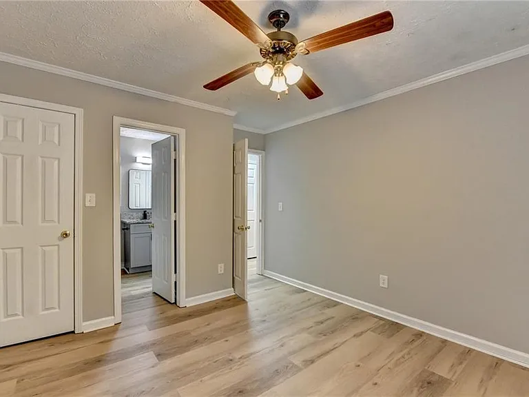 3876 Meadow Creek Dr — Photo 31