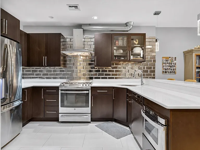 626 Grand St #1 — Photo 7