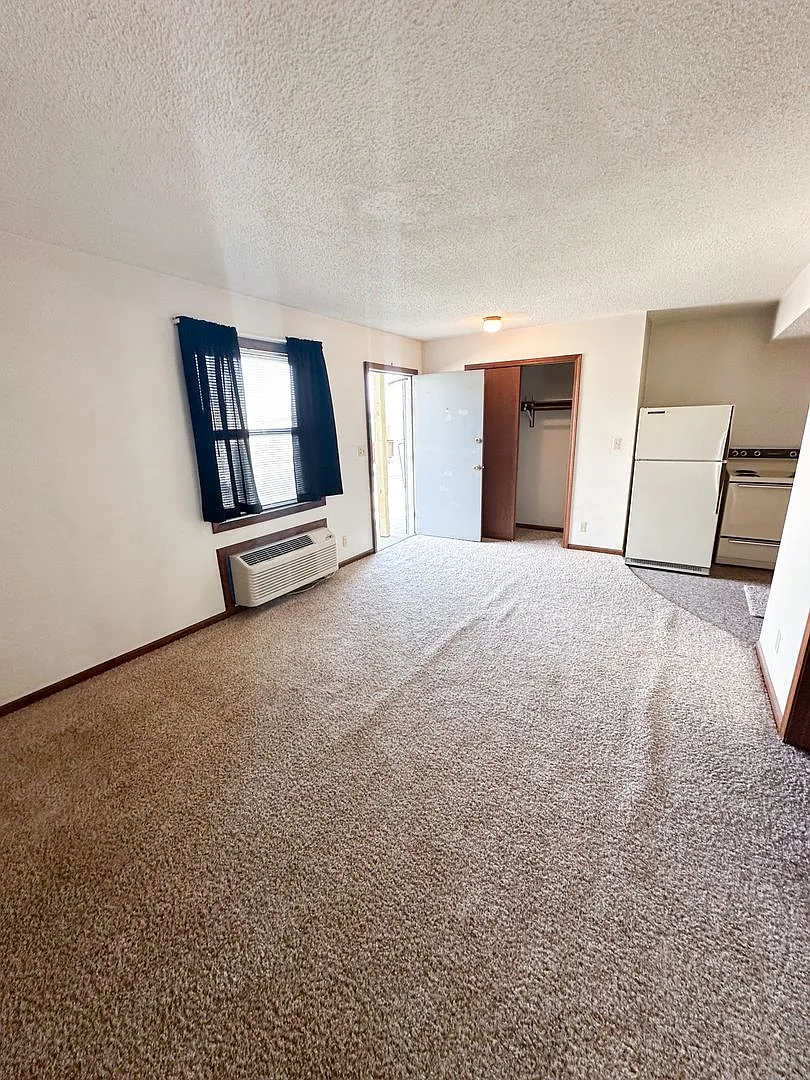 430 Skyline Dr. — Photo 3