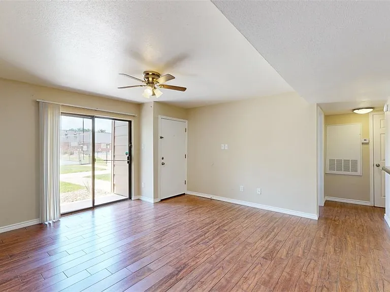 904 University Oaks Blvd #97 — Photo 4