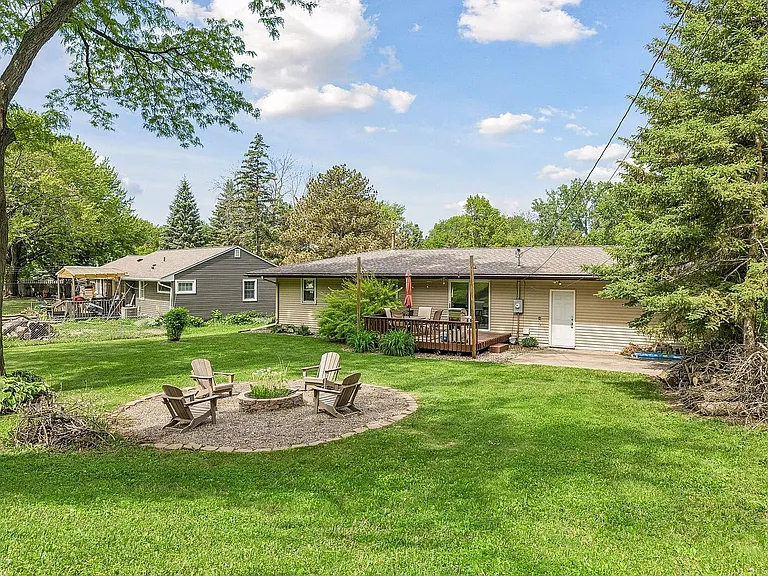 1064 Hackmann Cir NE — Photo 36