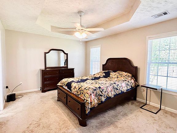 4th image of 946 Law Dr