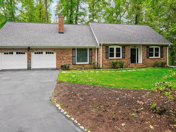 8021 Whitting Dr, Manassas, VA 20112