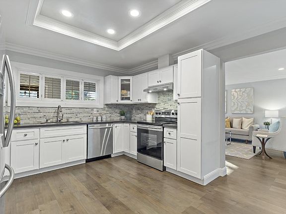 3rd image of 2369 Fordham Dr