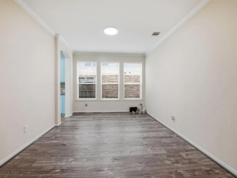 5002 Rollingstone Rd — Photo 5