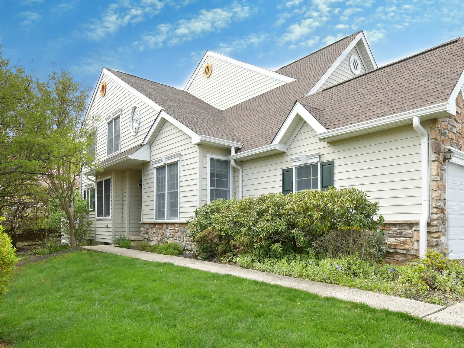 3 bed, 2.5 bath, $4,600 — Photo 2