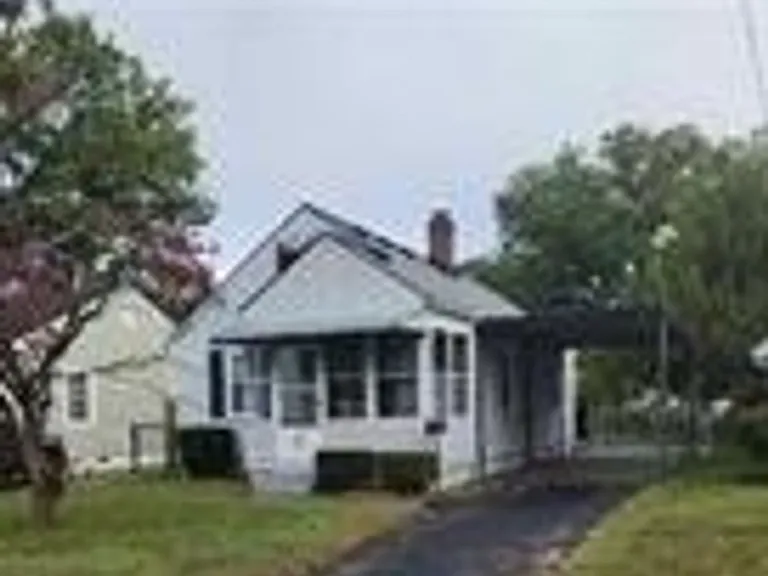 1015 Camden Ave — Photo 2