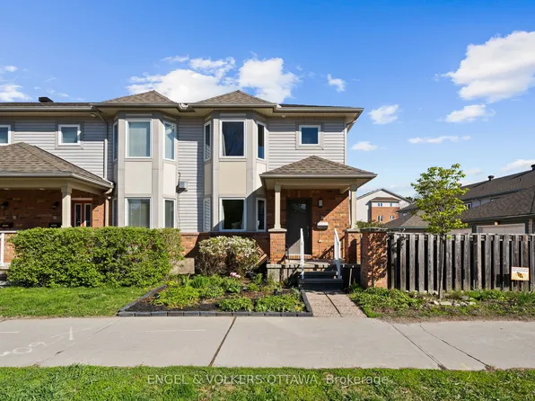 221 Monterey Dr, Ottawa, ON K2H 7B1