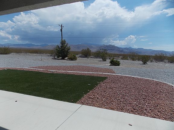 Back Yard faces east for afternoon shade. Yard backs up to open desert. Enjoy desert wildlife.