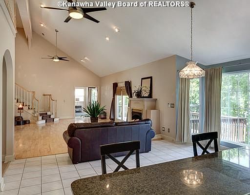 5th image of 1209 Fairfax Ln