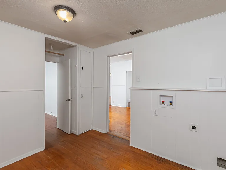 408 Bryan St — Photo 22