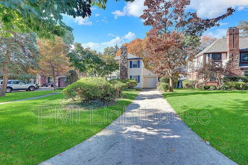 3 bed, 1.5 bath, 1392 sqft, $7,200 — Photo 1