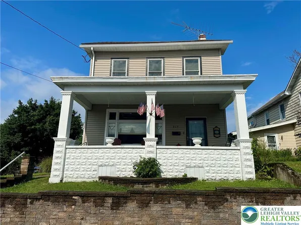 218 N 3rd St, Lehighton, PA 18235