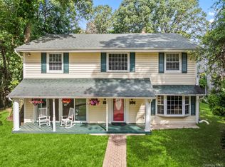 74 Tuscarora Dr, Centerport, NY 11721