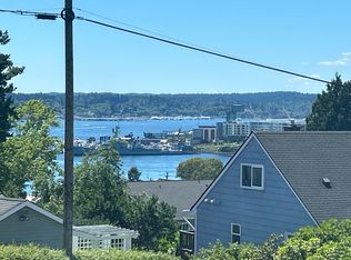 2052 E 16th St, Bremerton, WA 98310