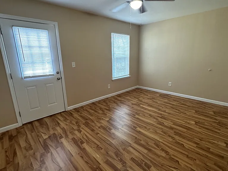1 bed, 1.0 bath, $775 — Photo 6