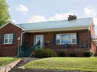 2925 Muscatine St, Dubuque, IA 52001