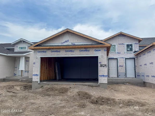 1824 Tobi Ln, Grand Forks, ND 58201