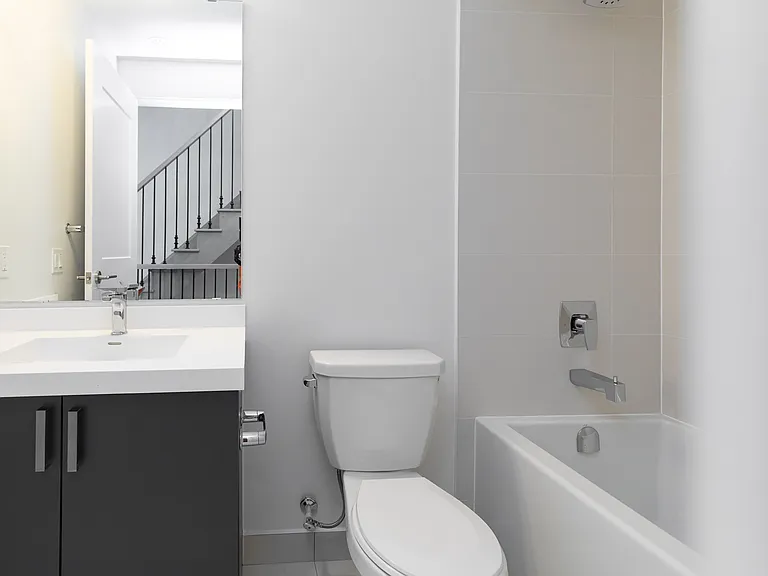 7895 Jane St #Townhouse B-7 — Photo 19