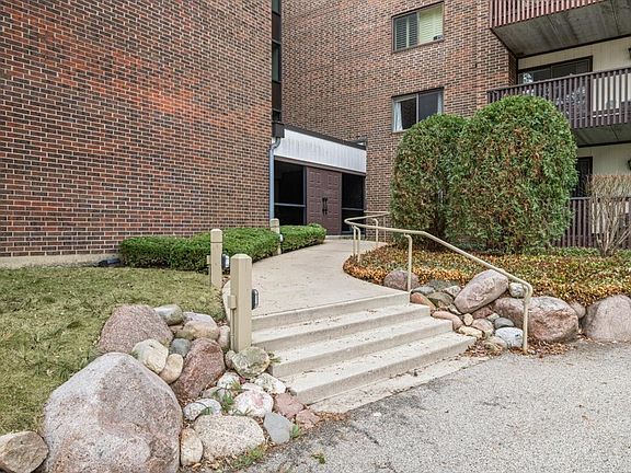 2nd image of 690 Chandler Rd APT 211