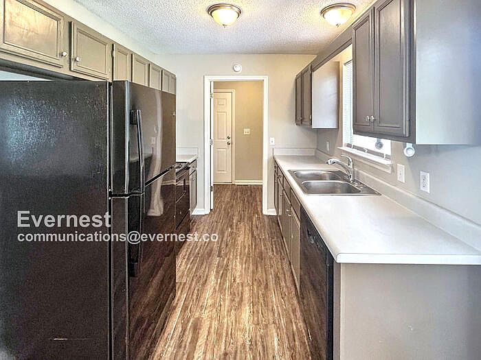 1st image of 7614 Greenway Dr