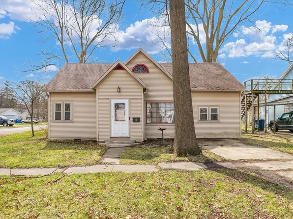 719 E Lincoln St, Monticello, IL 61856