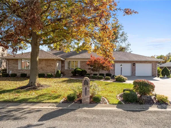 1320 Jefferson Dr, Nashville, IL 62263