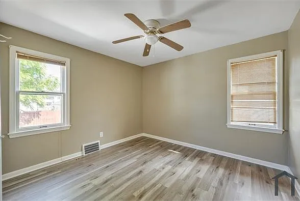 10713 Vernon Ave — Photo 17